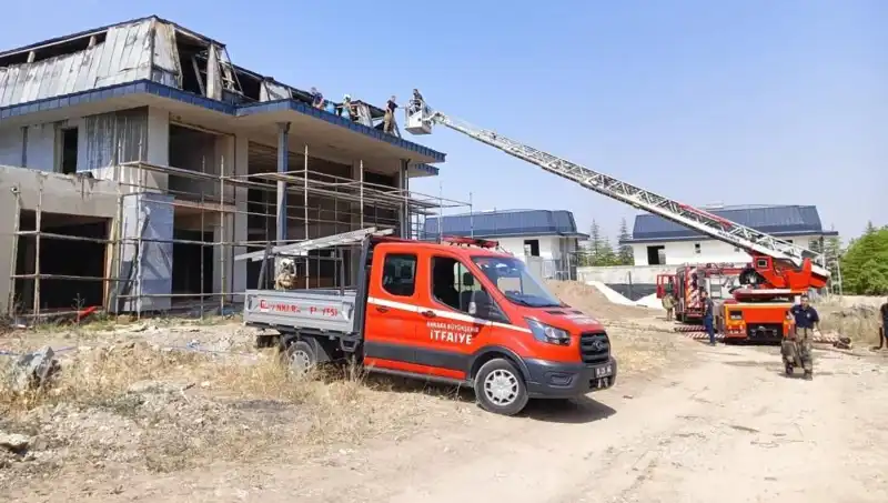 Ankara Gölbaşı’nda Villalar Arasında Çıkan Yangın, Yangın Söndürme Ekipleri Seferber Oldu