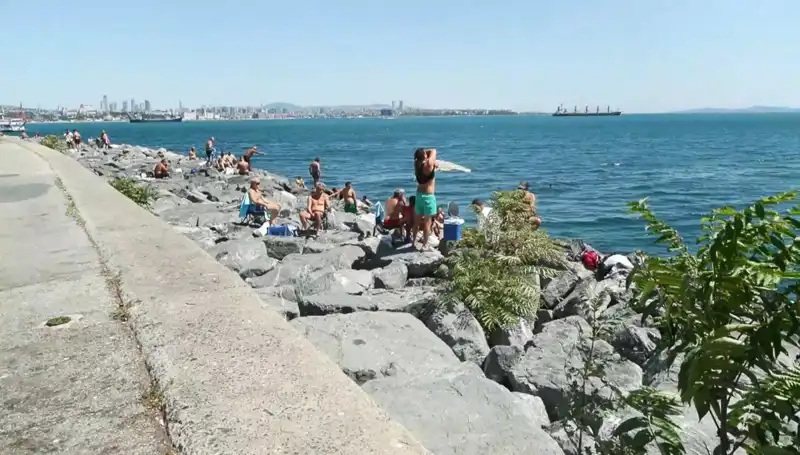 Hava Isındı, İstanbullular Plajlara Akın Etti: Plaj Sezonu Başladı!