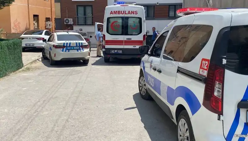 Bıçaklı Kavga Ortalığı Karıştırdı: İki Kardeş ve Bir Polis Yaralandı