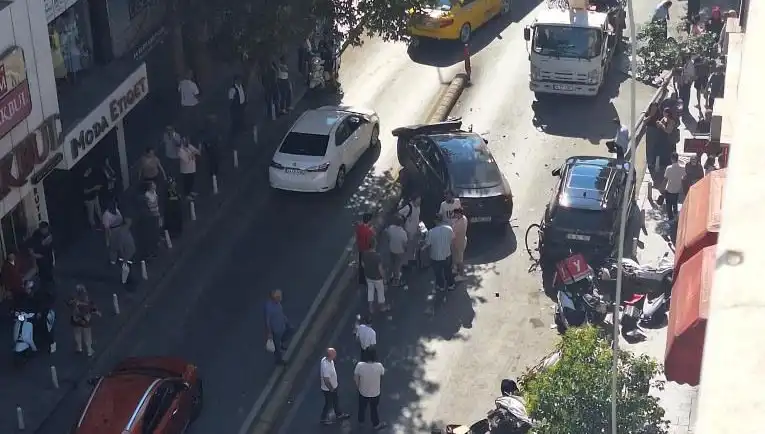 İranlı Sürücünün Feci Kazası: İki Araç Savaş Alanına Döndü