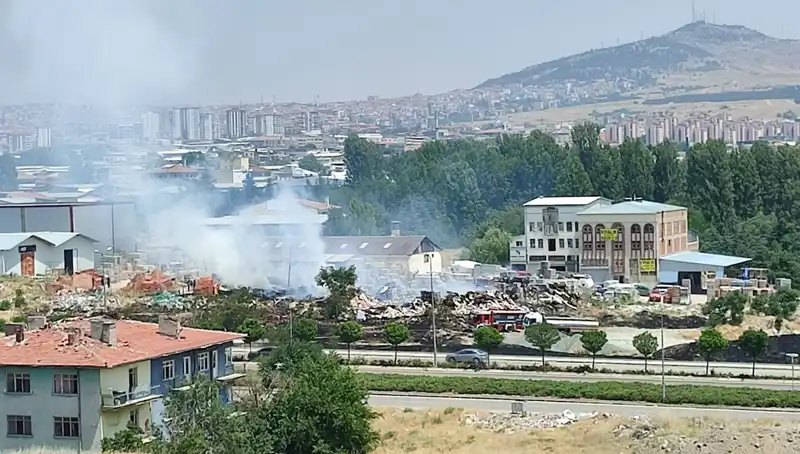 Otluk Alanda Meydana Gelen Yangın, Depoyu Kül Etti: Olayın Ayrıntıları Neler?