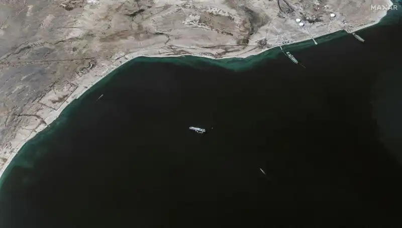 Yunan Gemisine Yapılan Saldırı: Mürettebat Son Anda Hayatlarını Kurtardı
