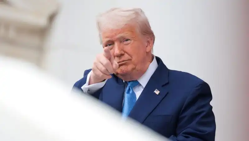 Adalet Bakanlığı, Trump’ın Epstein Belgelerinde Adının Geçtiğini Mi Açıklıyor?