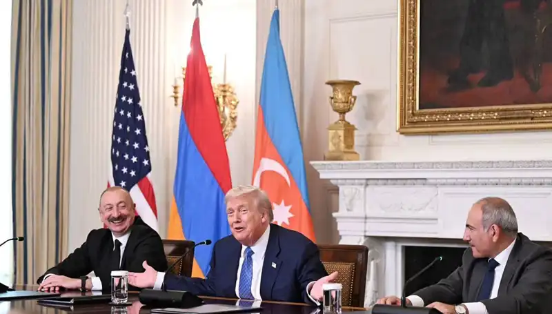 Aliyev, Ermenistan’a Anayasa Çağrısında Bulundu: Zaman Kaybetmeden Hareket Edilmeli