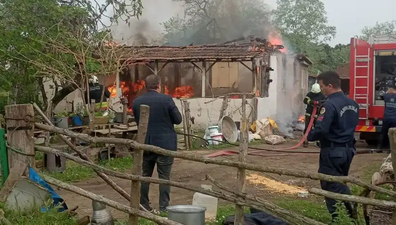Elektrik Kontağından Çıkan Yangın, Binayı Korkunç Bir Tehlikeye Sürükledi