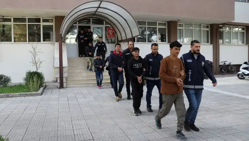 Edirne ve Kırklareli'nde Kaçak Göçmen Operasyonu: Gözaltılar Artıyor