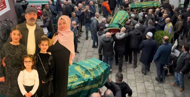 Strasbourg'da Hayatını Kaybeden Kız Kardeşlere Duygusal Veda Rize'de Gerçekleşti