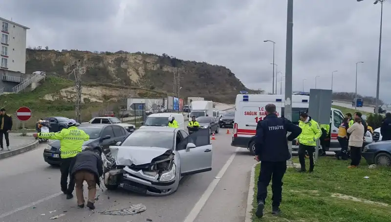 Sinop’ta Korkunç Kaza: Otomobiller Çarpıştı, Yaralılar Hastaneye Kaldırıldı